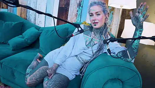 Aku berbicara tentang f - fear - asmr podcast sfw berbicara tentang gadis gothic bertato rambut gimbal