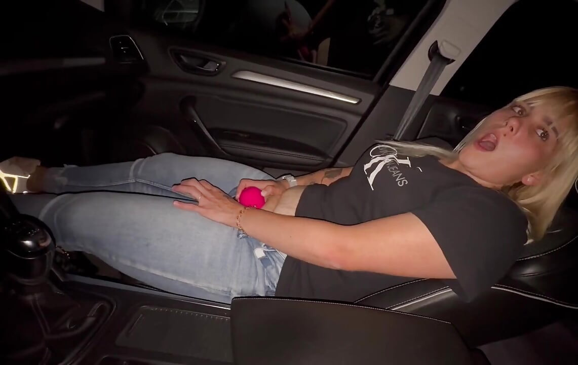 Outdoor Been Caught Naked Wet Cunt Fingering Rubbing Rose Satisfyer Multiple Orgasms Blonde Hot Couple Fuck My Pussy
