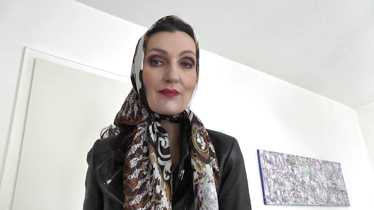 عرض أزياء الحجاب الحريري الجميل ، JOI ، سيدة فيكتوريا فالينتي