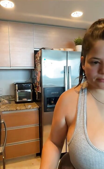 Live Stream with Dani Valentina