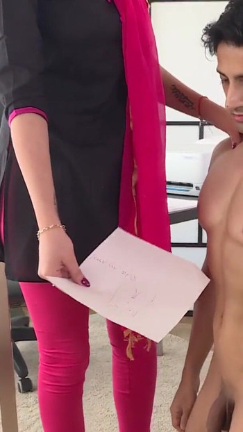 Nezaboravan trenutak iz filma "Indijska Bhabhi ima analni seks s mladim studentom"