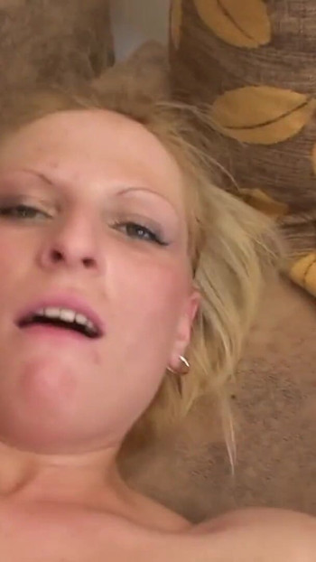 Milf exibicionista faz sexo para com estranho e provoca Corno | Clip 3