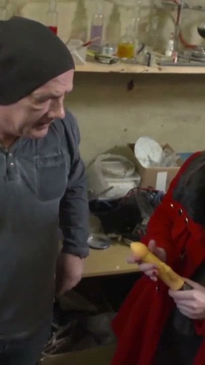 Fuer die neuen Dildo Batterien einmal von Onkel Egon gefickt | Clip 1
