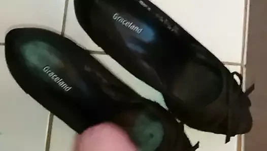 Topuklu ayakkabılar boşalıyor