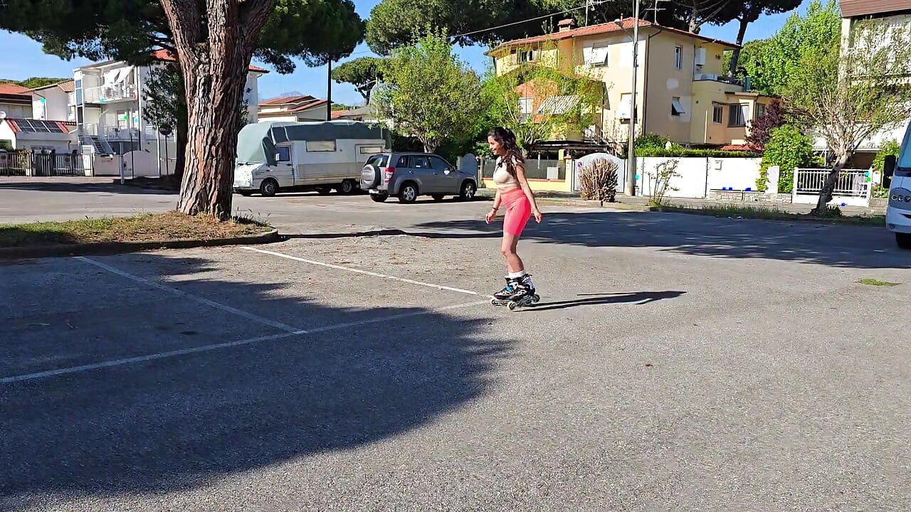 Hermanastra caliente en patines cohete tiene sexo duro