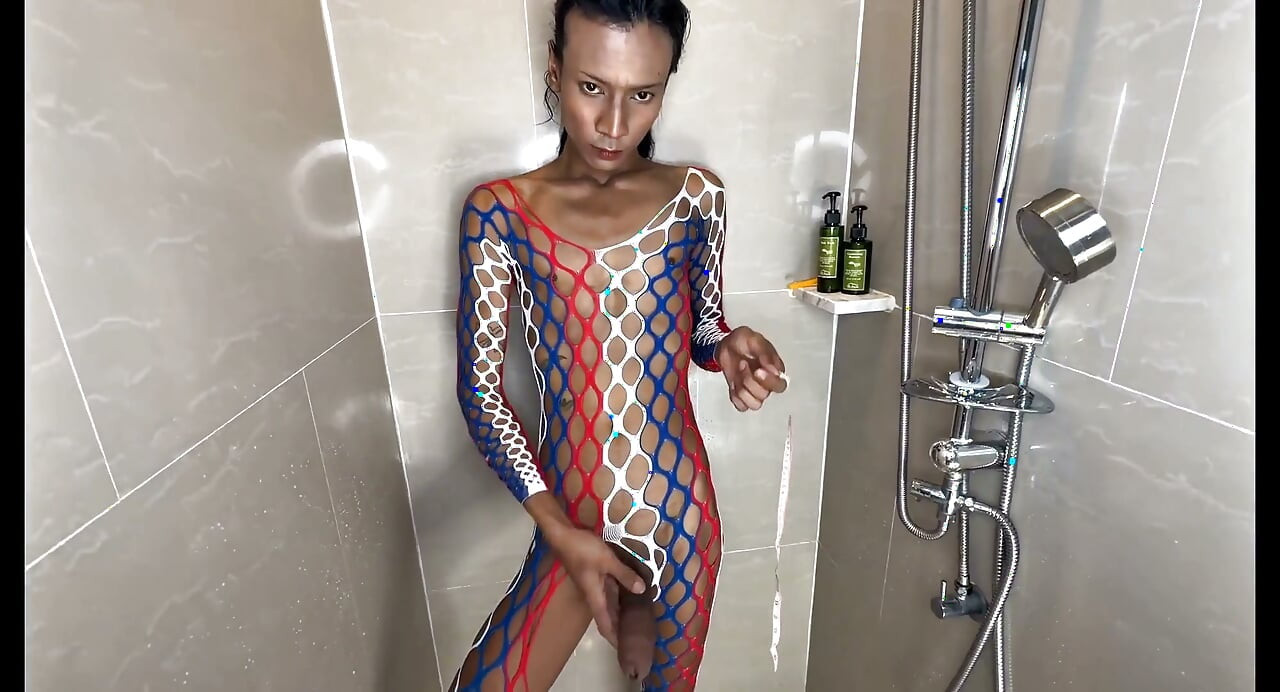 Ladyboy nancy supercock diukur