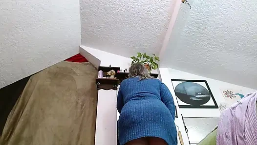 1228 Giantess DawnSkye pretends she doesnt see escaped SMOL, gives him a mesmerizing show