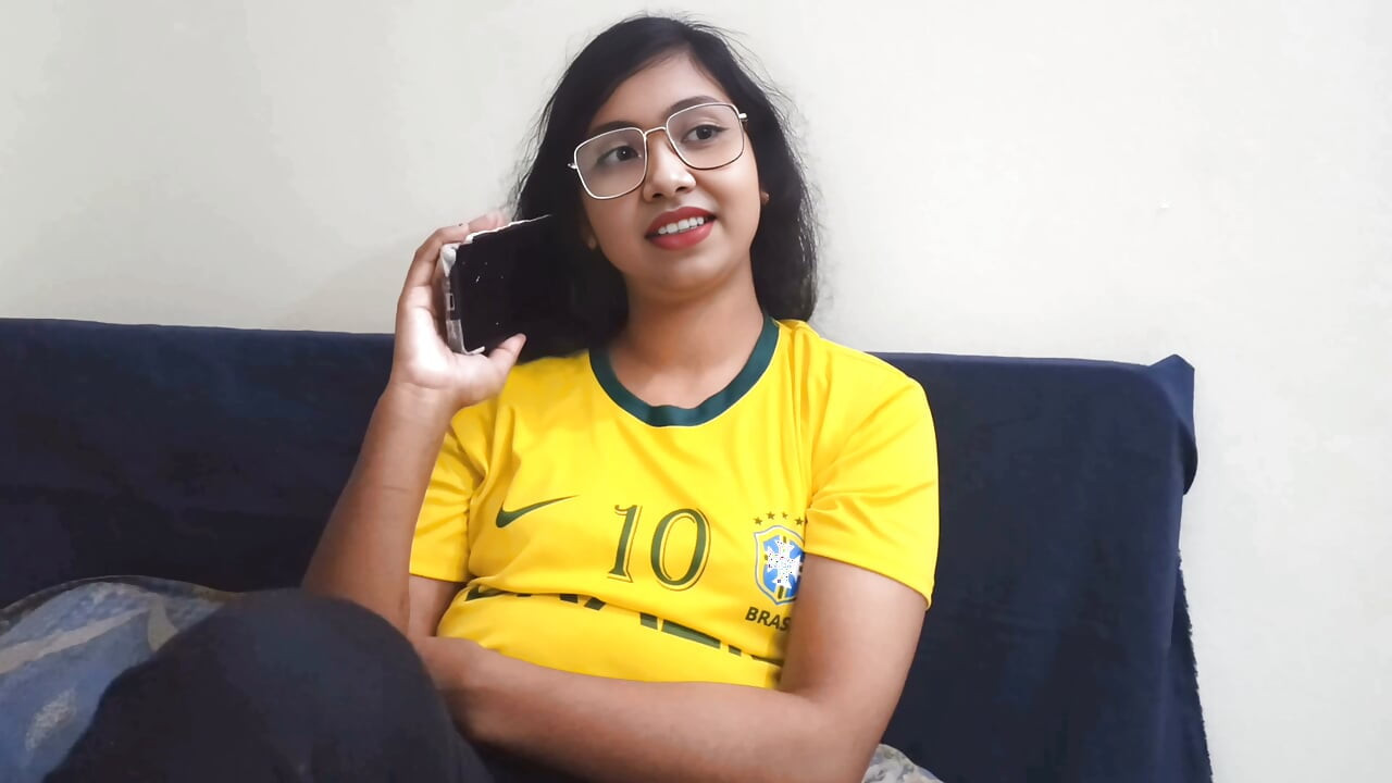 Un garçon bangladais baise une belle Brésilienne fan
