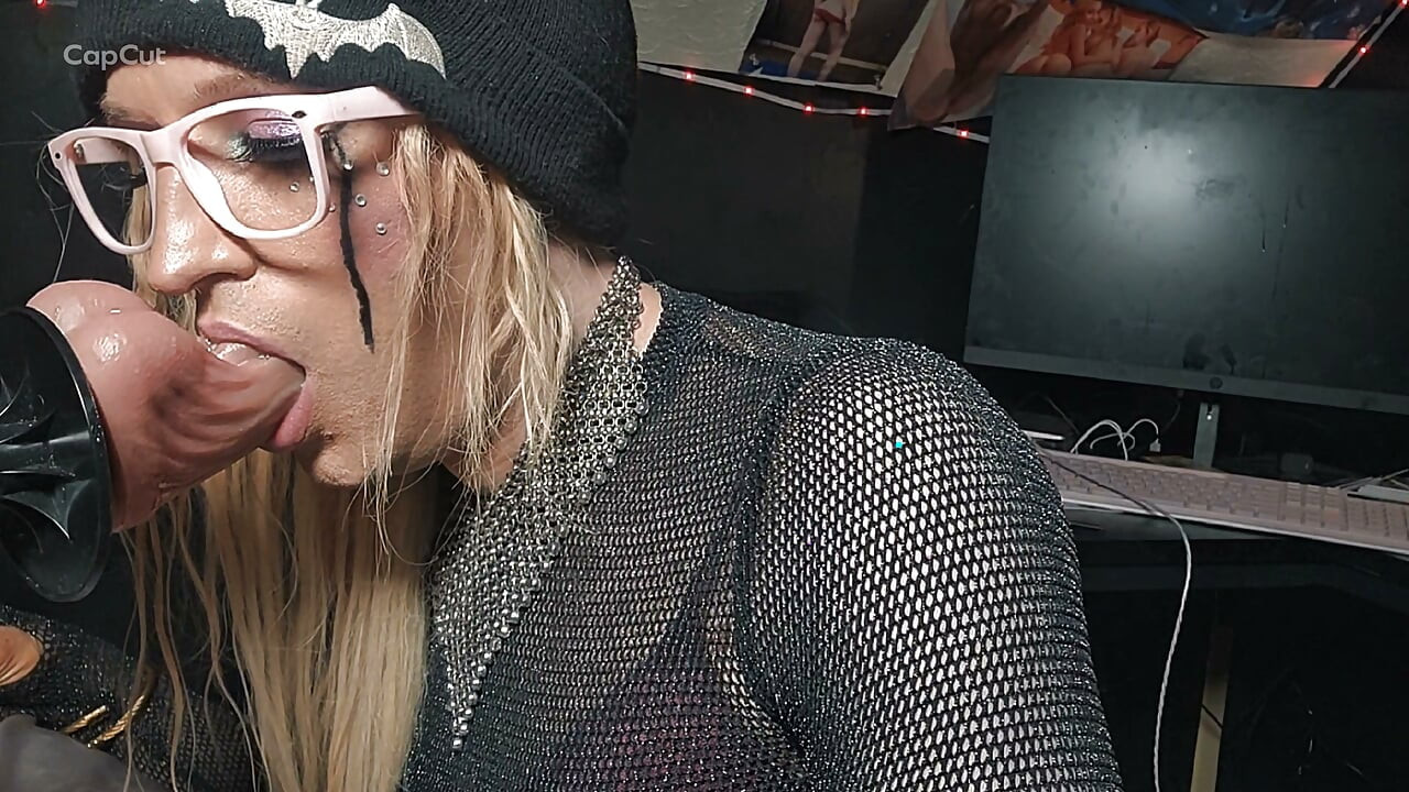 Locked Sissy Throat Training: How I Turned My Throat Into a Second Pussy
