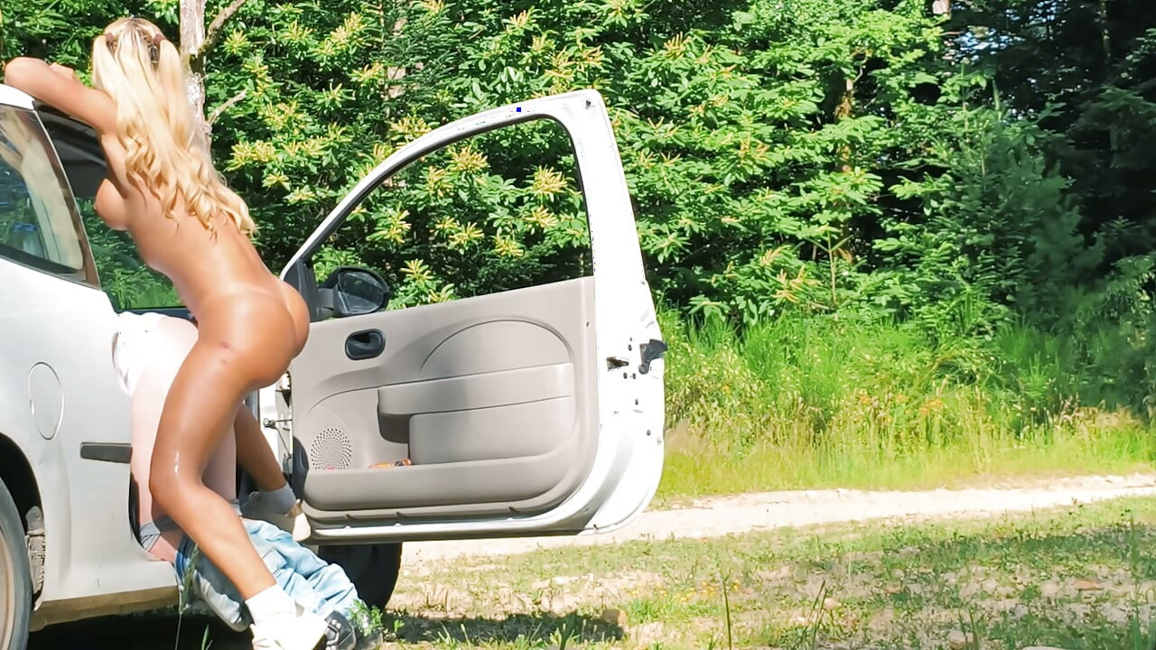 Outdoor Roadside Rampage: Horny Trans Fucks Him Silly in the Car & Receives a Thick Load on Her Big Juicy Ass