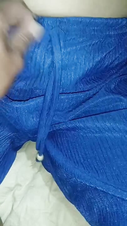 我带她去宿舍吃她的茄子。