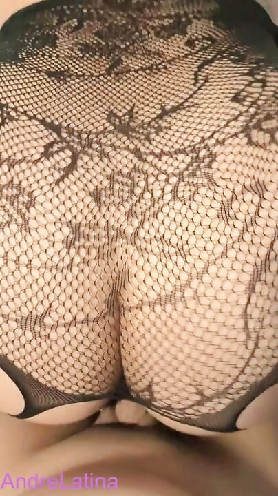 Dikke kont in lingerie laat hem snel klaarkomen