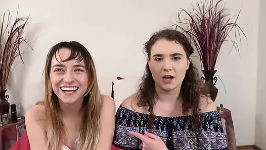 Verzweifelte Amateure Lana Smalls und freunde bekommen ihre engen kleinen muschis von einem großen weißen schwanz hart geritten