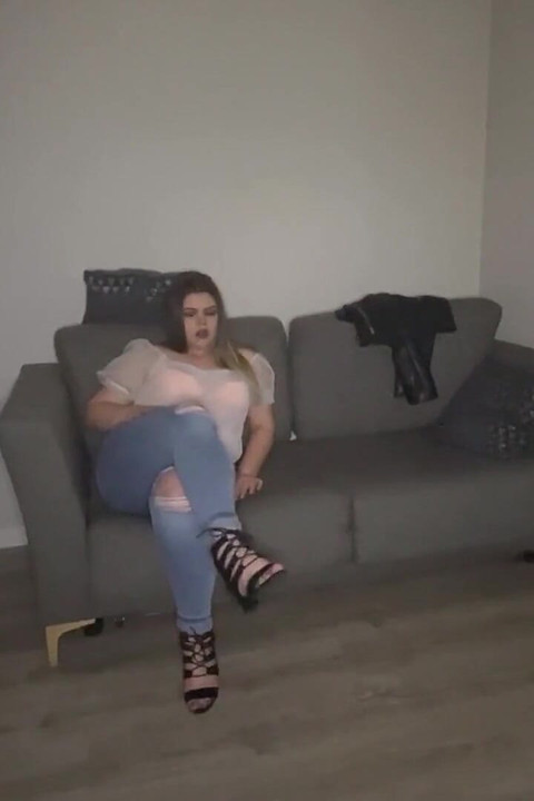 Stepmommy farting at midnight 2