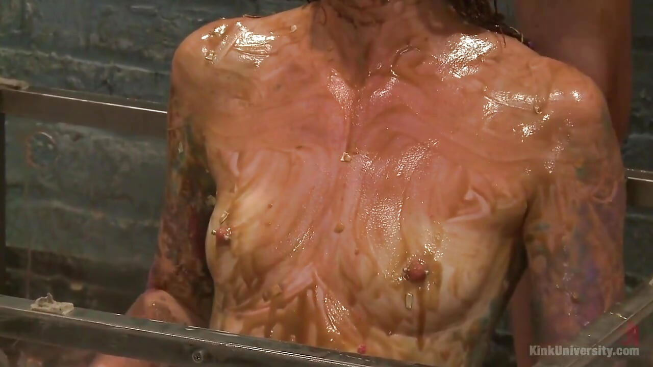 Sploshing Sexy Sensation with Food for Play and Pain