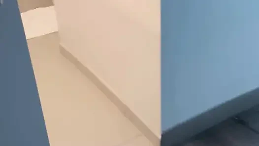 Danni Jones Gives Her Airport Driver an Incredible Tip