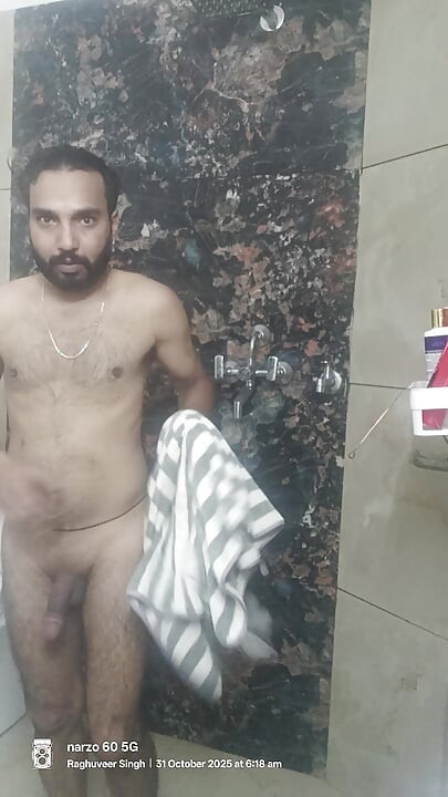 Indijski desi muškarac uživa u