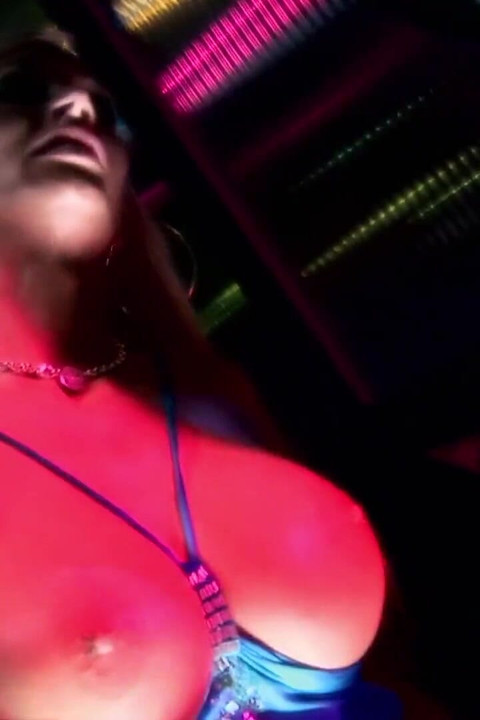 Carolyn Reese และ Lichelle Marie โดนเย็ดในเย็ดหมู่สุดฮอต