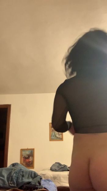 short video Trans girl showing her new top 
