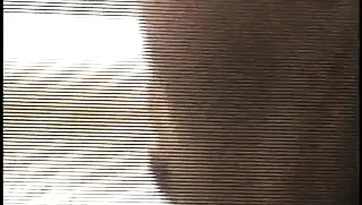 Sıska zenci kız banyoda nazik seks yaptıktan sonra tüm dölleri emiyor