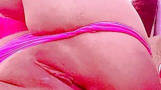 Дилдо в розовом и мастурбация