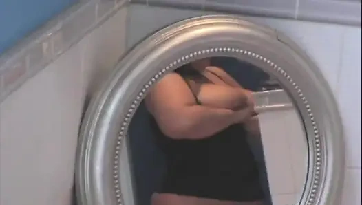 Хорошенькая пышка Maddy, легкое s&m нижнее лизание очка