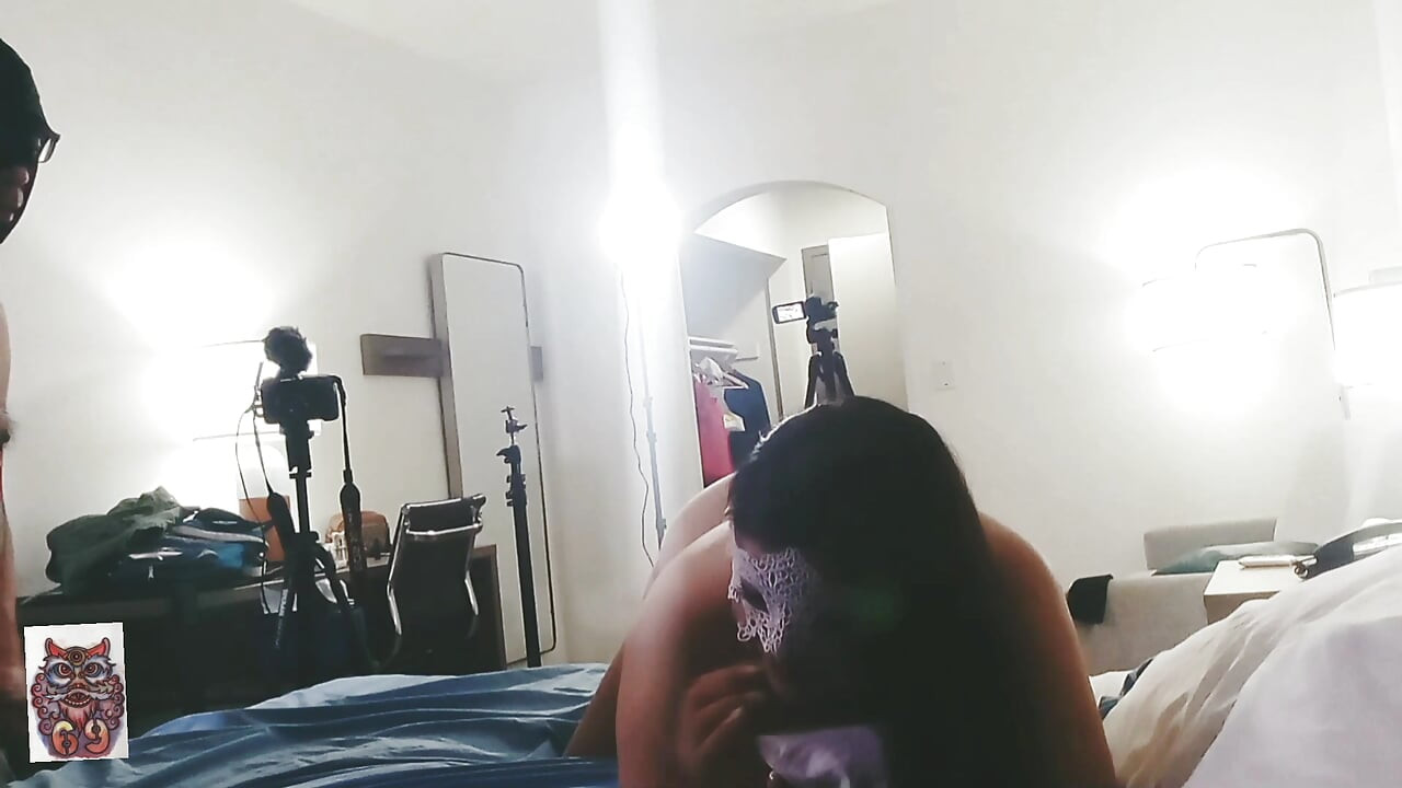 Posisi cowgirl di balik layar dan topless di lokasi syuting diskusi episode 0421 milf meksiko seksi