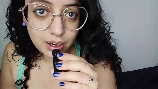 Saya sedang merekam video untuk pacar saya.