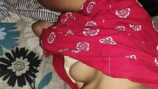 Sexy mädchen hat schöne titten und sieht schlecht aus