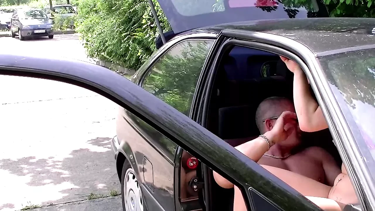 Wild amateur cougar fucked in a car