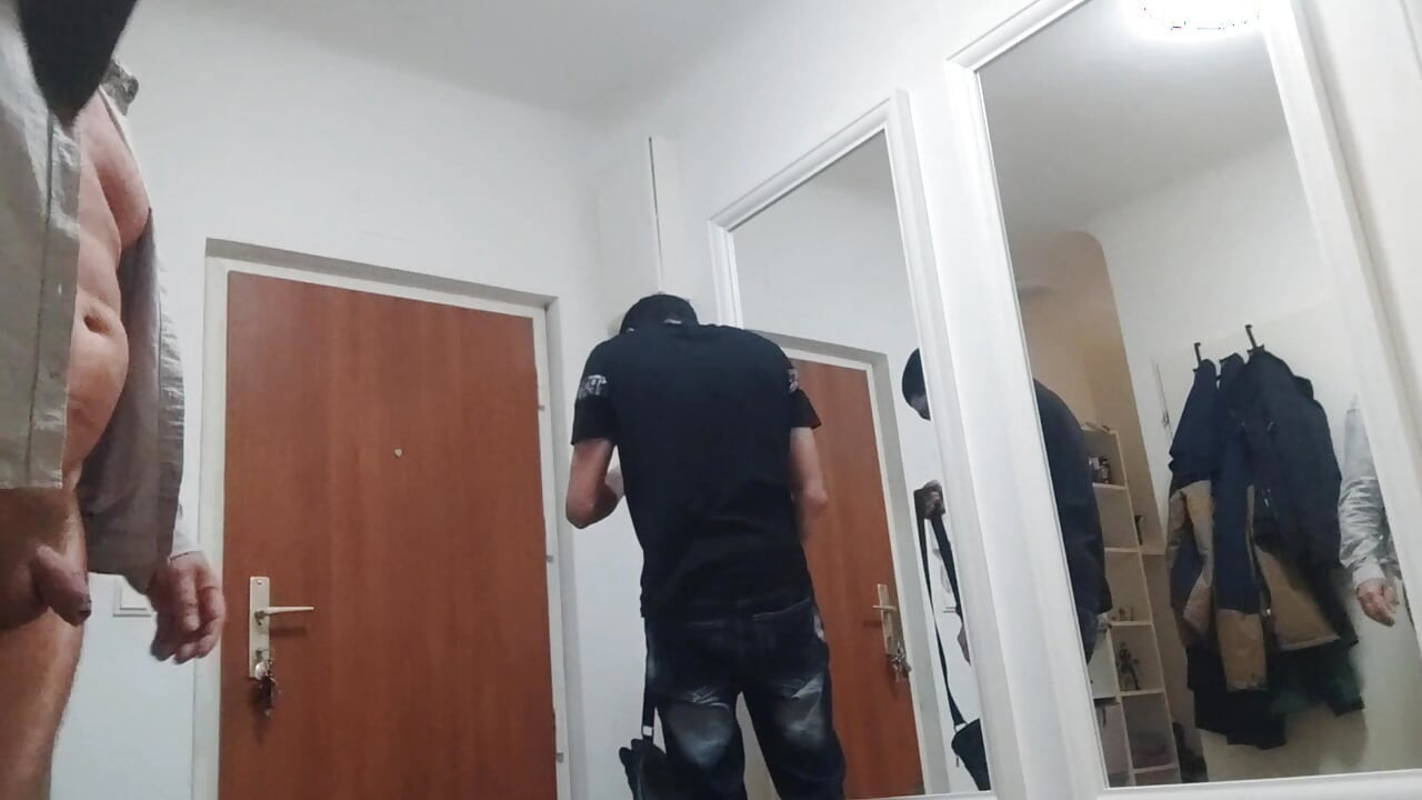 Vlado चूत में वीर्य 2 बार वीर्य डैडी युवा लड़के से चुदाई करवाते हैं