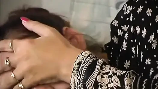 Üzerime işe - Mallorca'da seksi çiş klipleri