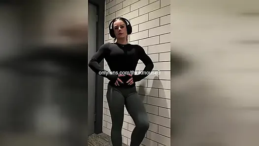 Kecelakaan instagram live: gangbang perawan usia 18 tahun - lubangnya dihancurkan & dicrot!