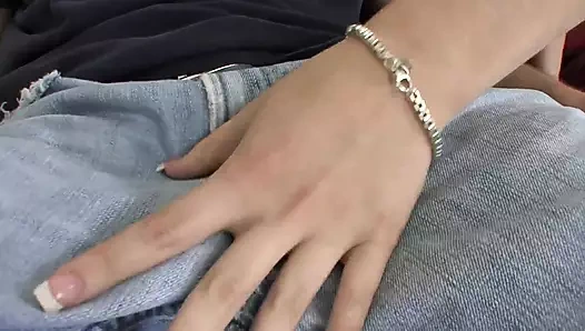 Genç Brooke Logan azgın ve içine almayı seviyor