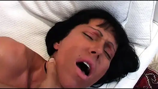 Atemberaubende italienische pornodarstellerin Valentine Demy in den arsch gefickt