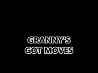 У бабушки есть движения
