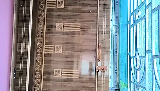 Istriku yang haus seks lagi sendirian di rumah untuk pamer memek sama bos kantormu