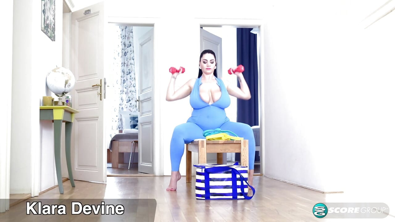 Uma sessão de fitness com tesão Klara Devine