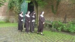 修道院の修道女は本当の女です