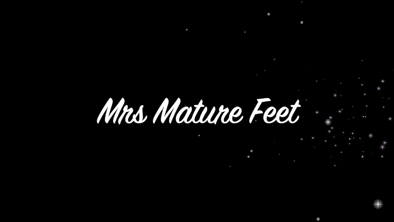 Mrs Reife füße strippt nach einer nacht 505