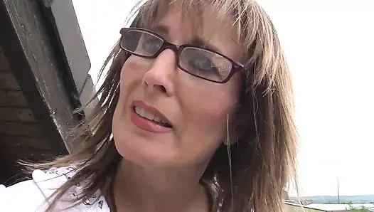 I invite you to dinner if you show me your pussy