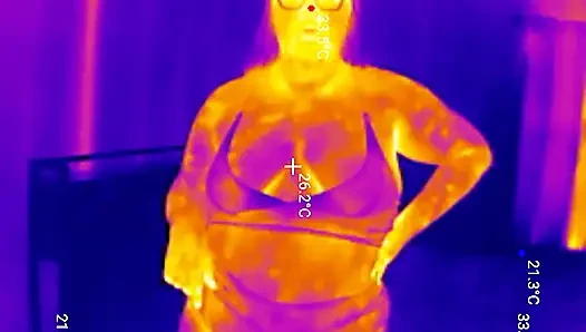 Olahraga bra try-on, tes goyangin, twerk telanjang menggoda thermal pov