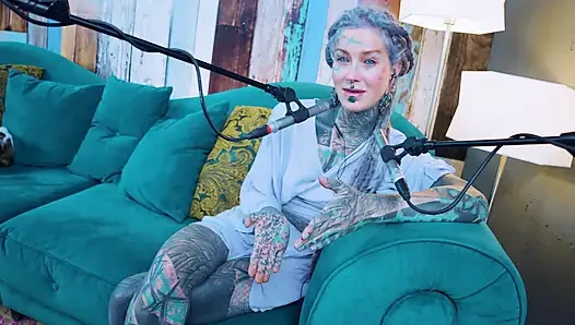 Ich spreche über E - Empathy - ASMR podcast SFW spricht goth dünnes mädchen dreadlocks tattoo-modell inked mädchen