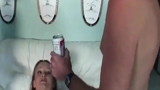 Sarışın hatun sarkma yoğunluğuyla büyük yarağı gırtlağına kadar alıyor