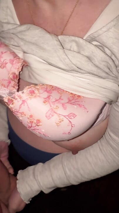 Ekskjæresten til søsteren min har sex med meg. Gravid i 9 måneders alder i bilen sin.