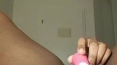 黑人少女用玩具自慰并被硬射