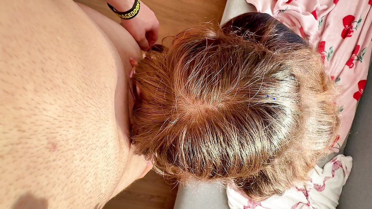 Step sister made my girlfriend angry and let herself be, she moaned loudly, I was surprised by her strong orgasm