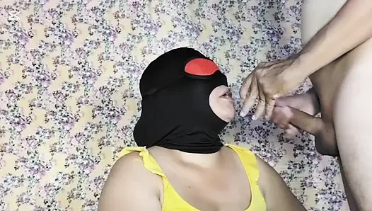 Горячая пухлая глубоко заглатывает мне и сосет мои яйца как сумасшедшая