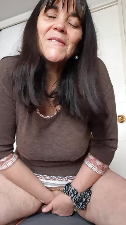 Stepmother silente shwing her lover on camera Who  is Washington armando without underwear
