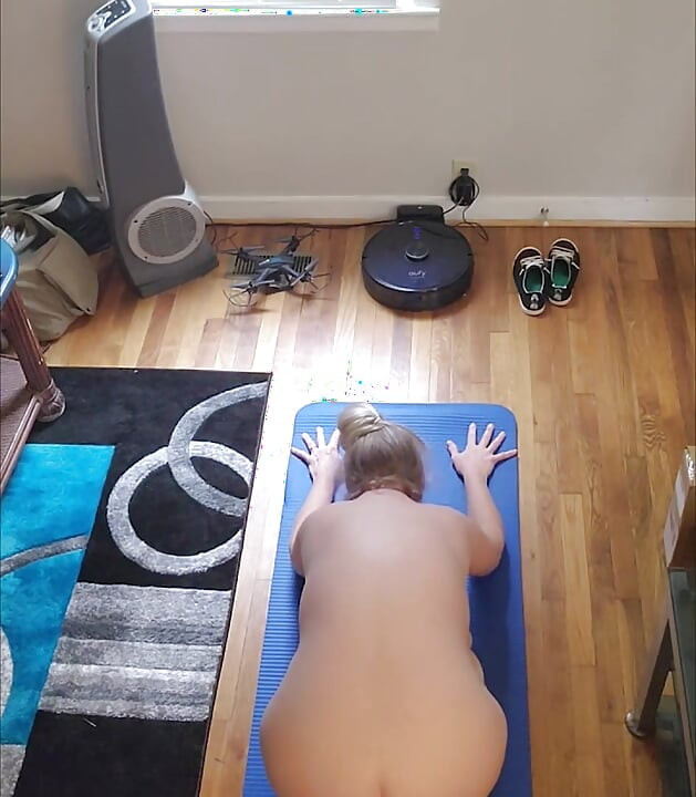 Hot BBW Does Her Morning Yoga!